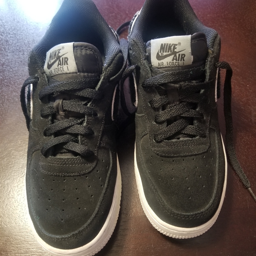 KIDS SUEDE NIKE AIR FORCE 1 SZ.6Y